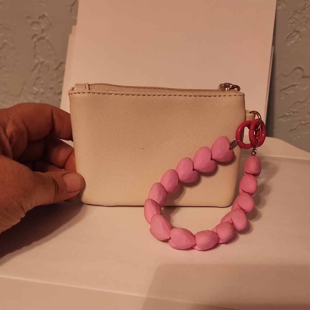 Juicy Couture Cream Pouch with Pink Heart Chain - Picture 3 of 4
